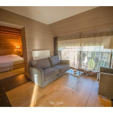 Hotel Restaurant Les Alisiers ลาปูตรัว ภายนอก รูปภาพ