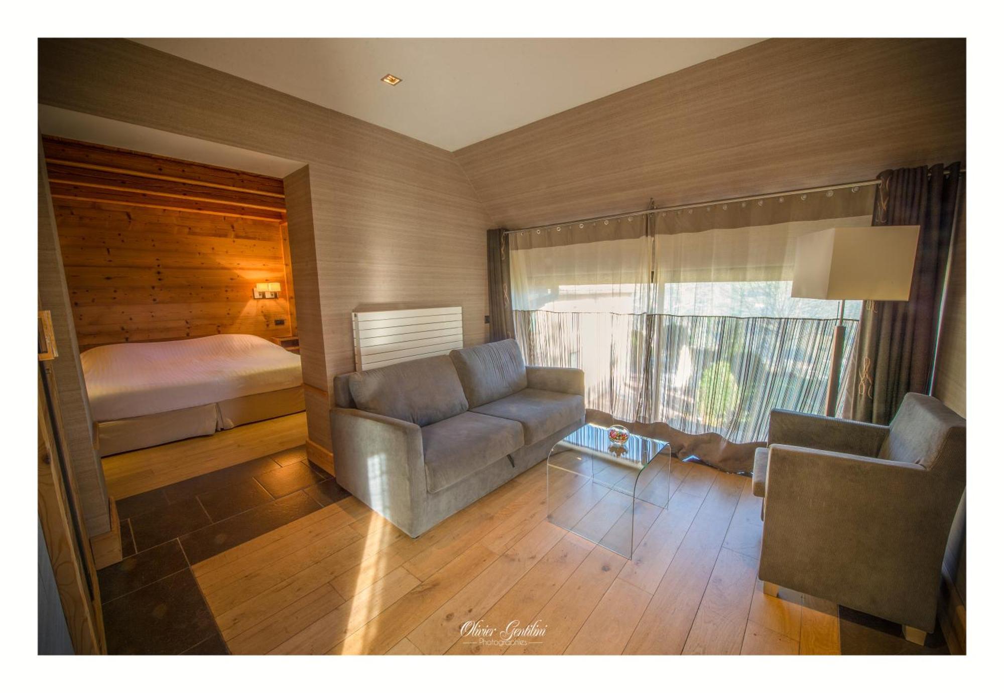 Hotel Restaurant Les Alisiers ลาปูตรัว ภายนอก รูปภาพ