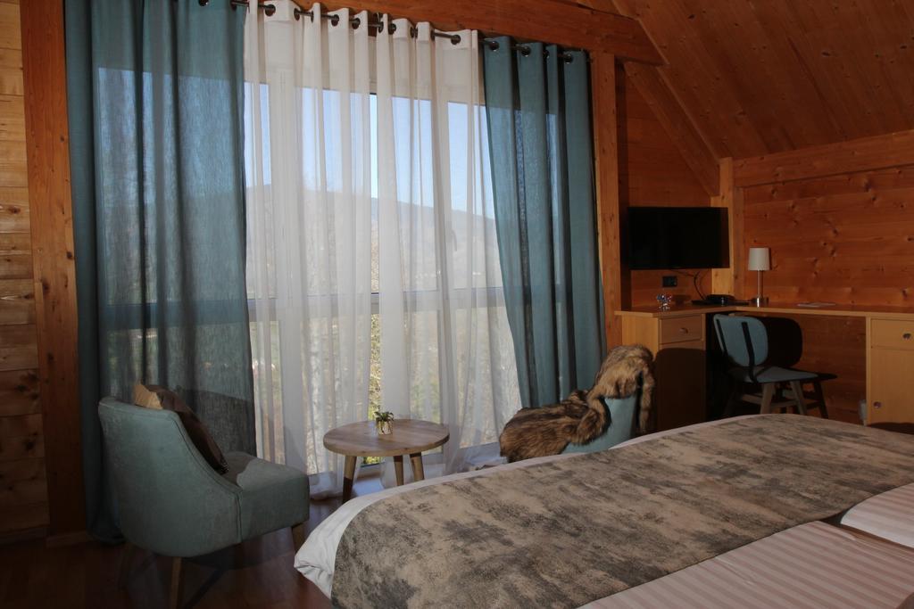 Hotel Restaurant Les Alisiers ลาปูตรัว ภายนอก รูปภาพ